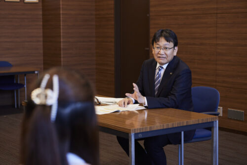 神谷千葉市長と本学学生が保育について語り合いました！