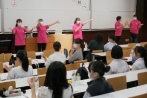 学生の息の合ったパフォーマンスに 会場は大盛り上がりでした！