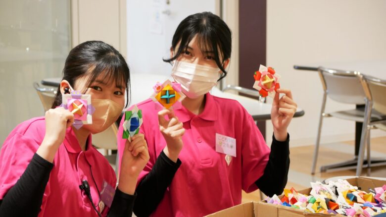 会場入り口で、手作りコマをプレゼント。