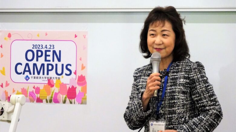 模擬授業は学科長影山先生による「観光ビジネス」