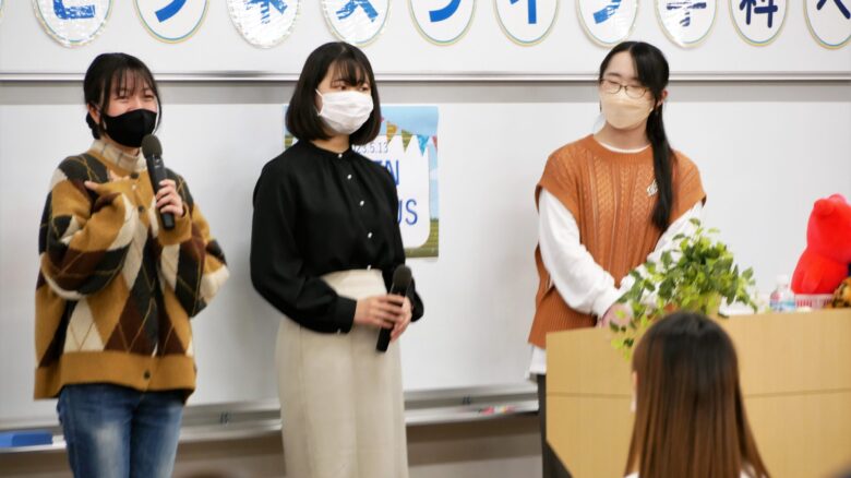 スポーツ祭見学のあとは、３人の卒業生がスピーチしてくれたよ。