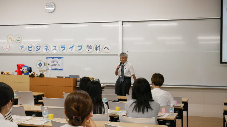 西川先生の模擬授業　パソコンが初めてでも得意でも、レベルに合わせてたくさんの授業が用意されているのは、とってもいいですね。