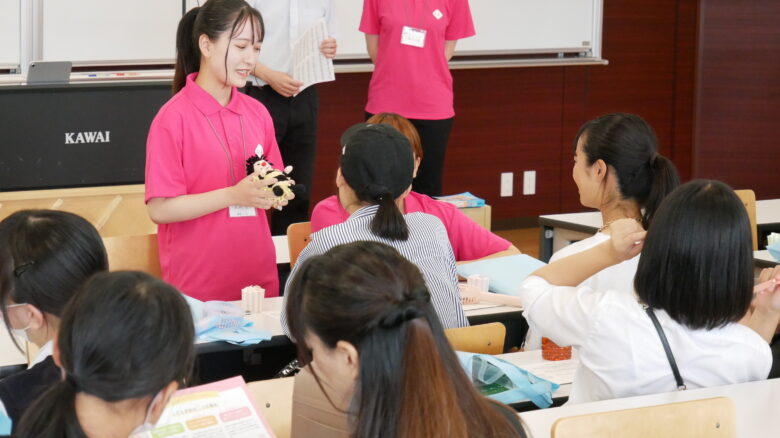 どんなささいなことでも本学の学生が相談にのってくれるよ☆