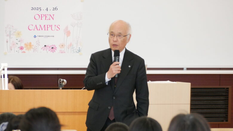 佐久間勝彦学長の挨拶の様子