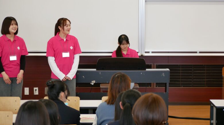 在学生の発表では、ピアノの伴奏も学生が行いました！