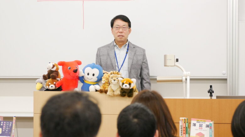 並木秀明客員教授による体験授業「就活に役立つ！数値で企業を見抜ける」