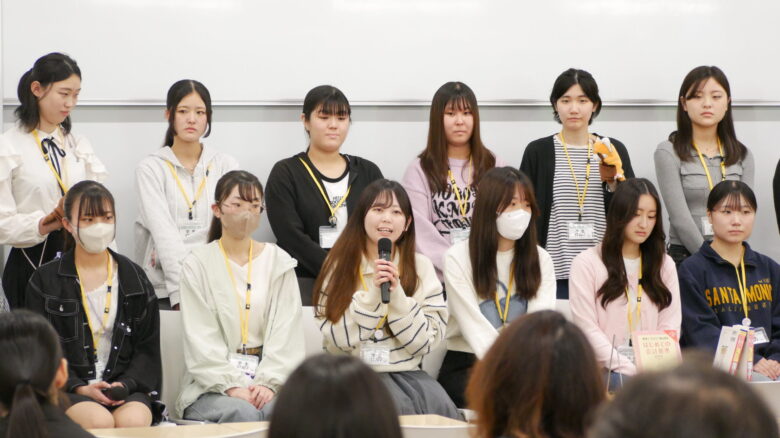 学生と教員の本音が聞けるフリートークの様子