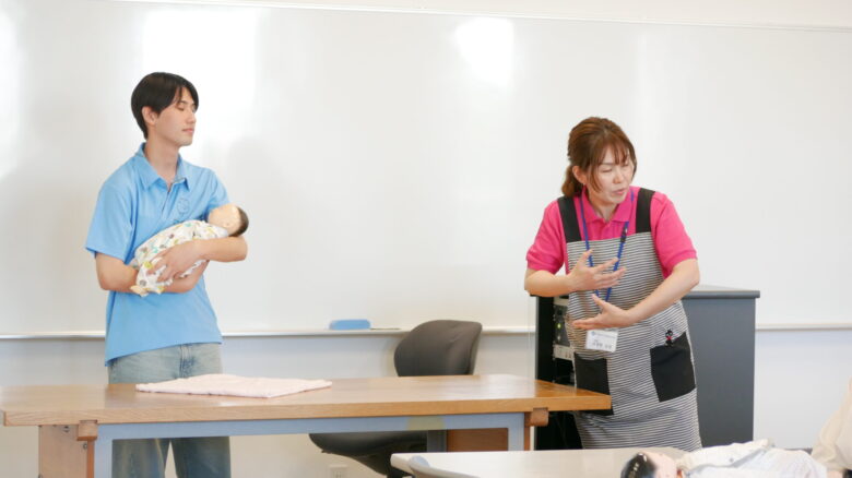 体験コーナー「乳児保育体験」