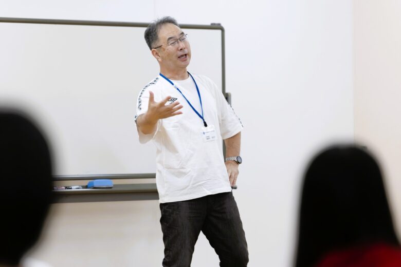 参加者の皆さんも本学の学生も、それぞれの願いを込めた「指揮」を全身で表現しました
