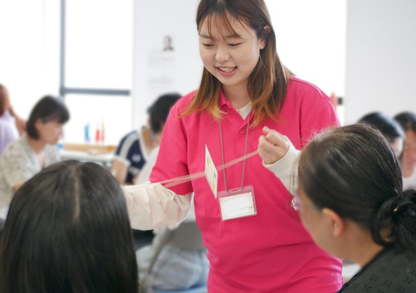 在学生スタッフも笑顔で楽しそう！