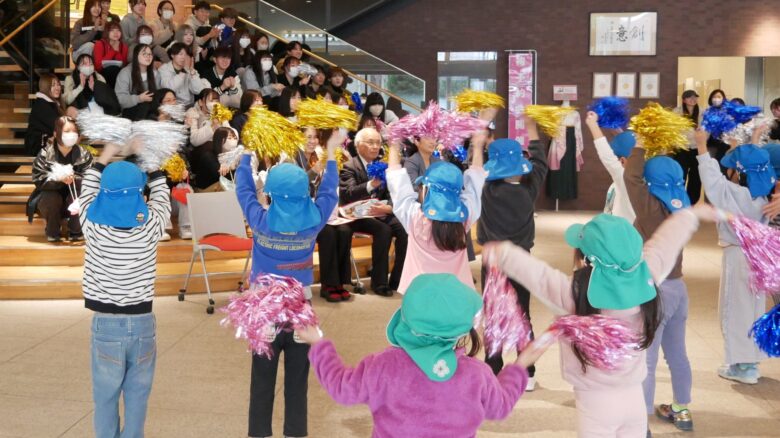 マツケンサンバで元気よく「オレッ!」のポーズ✧✧