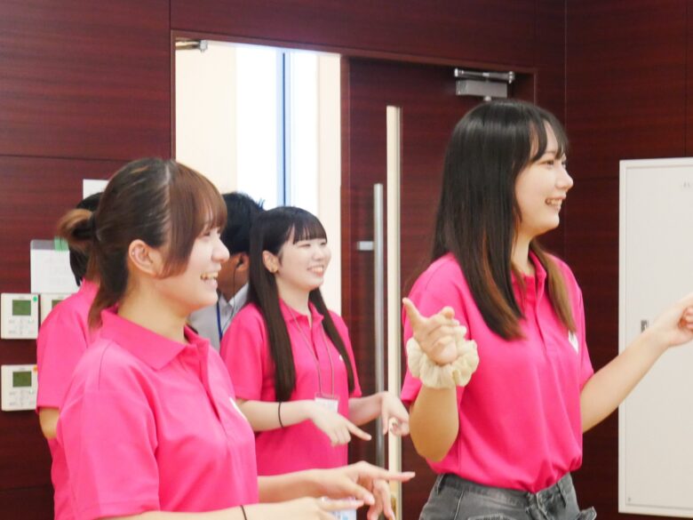 オープンキャンパスのスタッフとしても活躍したMさん。11月15日（土）16日（日）の学園祭では、KｰPOPからHIPHOPなどのダンスも披露！充実していますね～☆