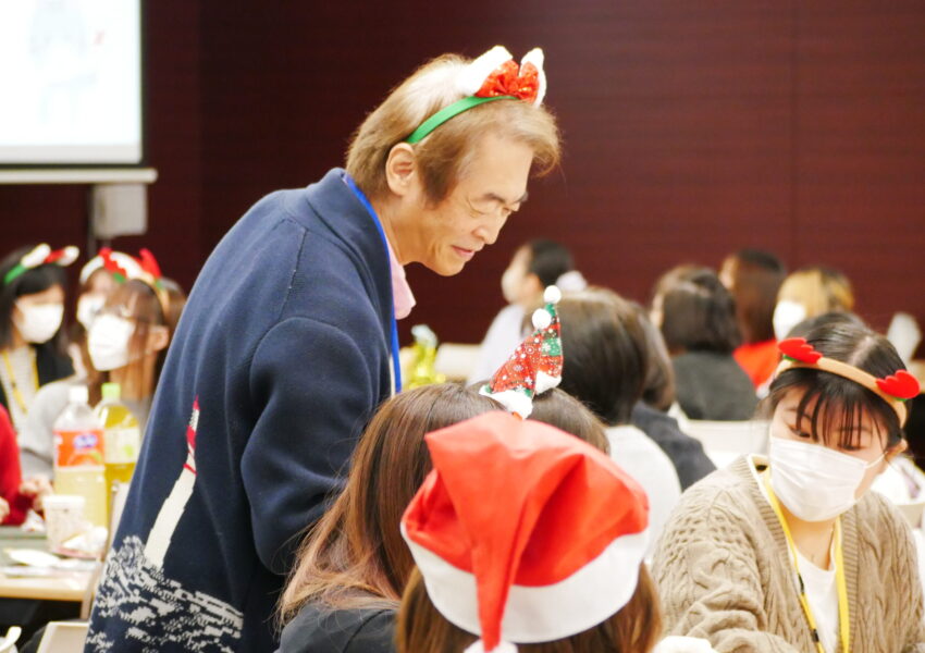 カチューシャをつけて登場した元イケメンの長島先生。