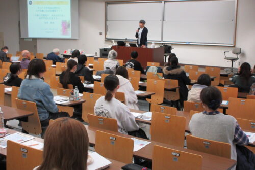 図書館講演会「ネットと生成AIの時代になぜ読書？なぜ図書館？？？ ～司書と図書館が、未来を切り拓く探求学習を支援する～」を開催しました