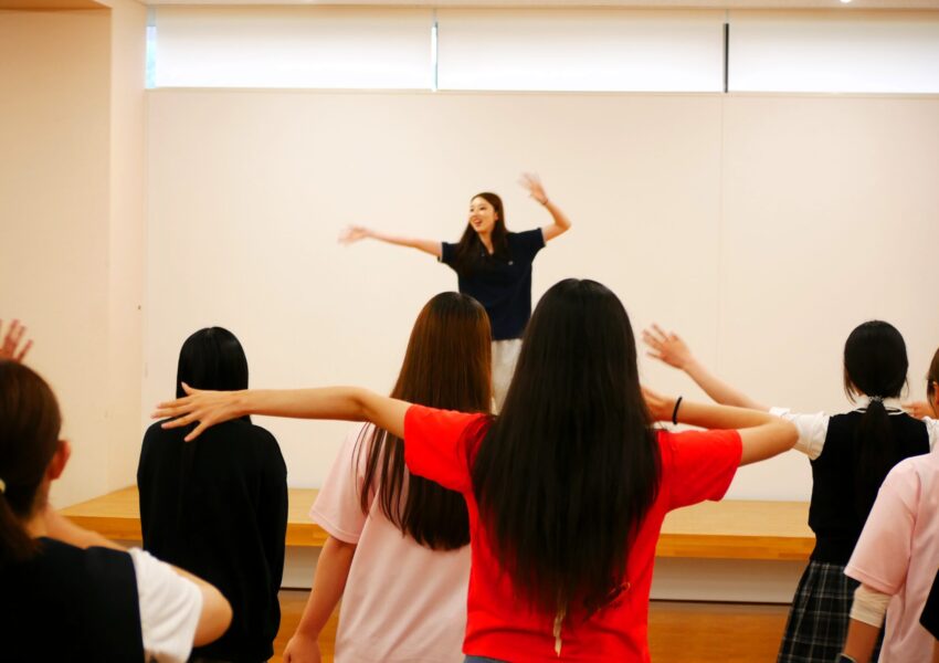 こども学科　「身体を使って遊ぼう！ノリノリ♪ダンス体験★」