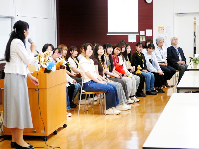 ビジネスライフ学科「学生と教員のホンネが聞けるフリートーク」。毎回、大好評です。