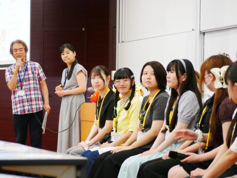 ビジネスライフ学科「学生と教員のホンネが聞けるフリートーク」。毎回、大好評です。